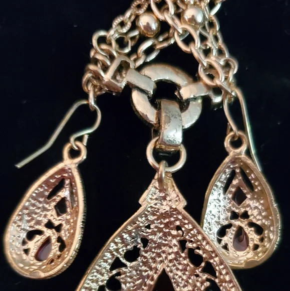Vintage Gold & Red Teardrop Marquisite Pendant on Multi-Chain Necklace Set - Picture 15 of 15